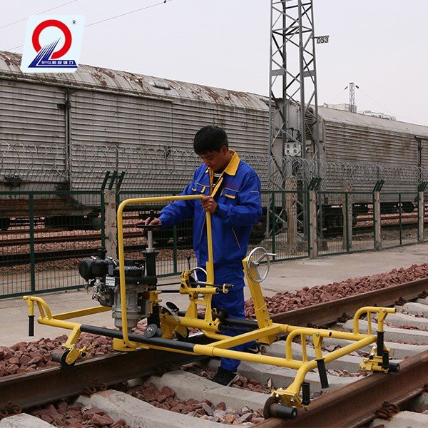 Internal combustion rail grinder